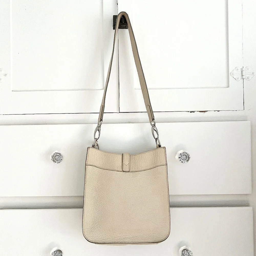 Dooney & Bourke Pebbled Leather Cream Shoulder Bag Duck Medallion Ivory